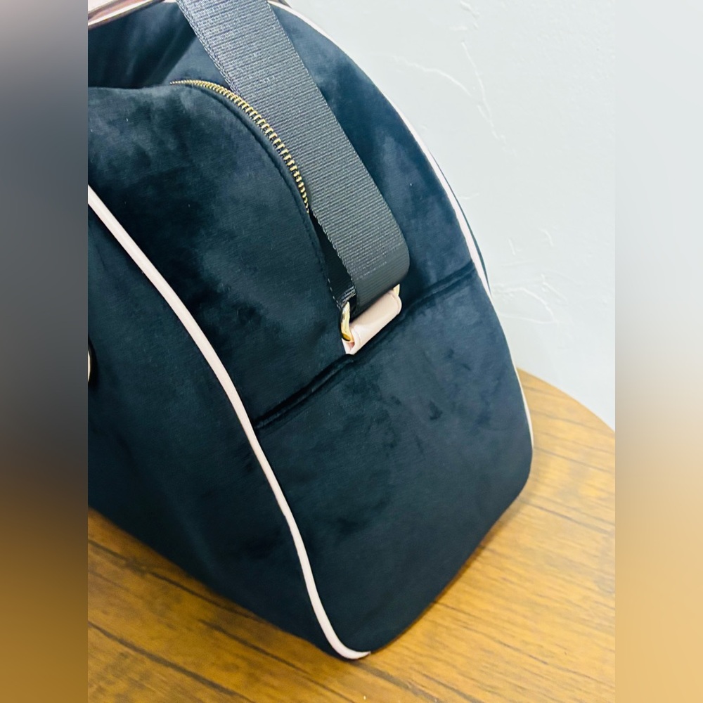 Juicy Couture Black & Pink Velour Queen Of Everything Weekender Duffle Bag NWT - Picture 12 of 13